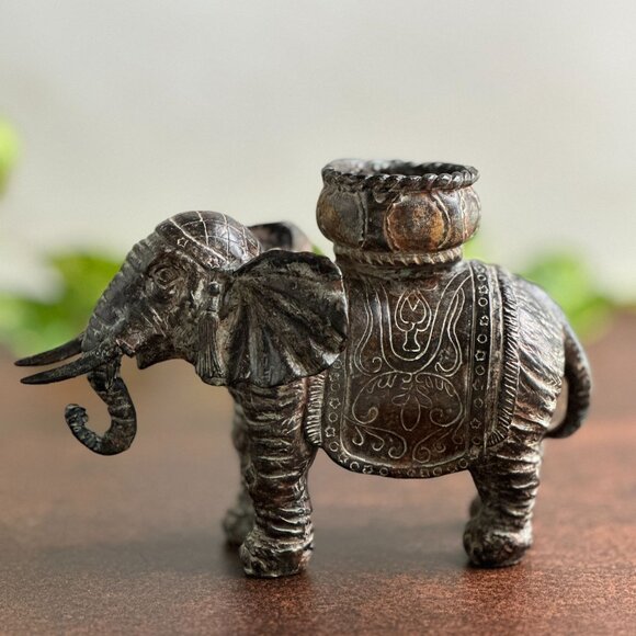 Resin Elephant Tealight Holder - Picture 1 of 6